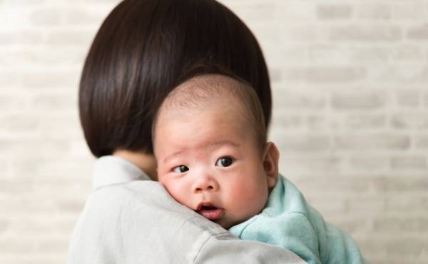 「周りと比べてしまう…」赤ちゃんの体重が気になるときの6つのポイント【保育士が解説】