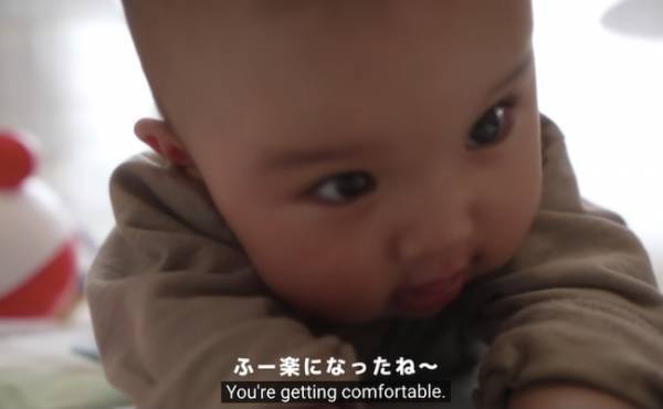 197万回再生！寝返りが止まらない赤ちゃん。赤ちゃん大好き♡な猫が、驚くべき行動に…！？