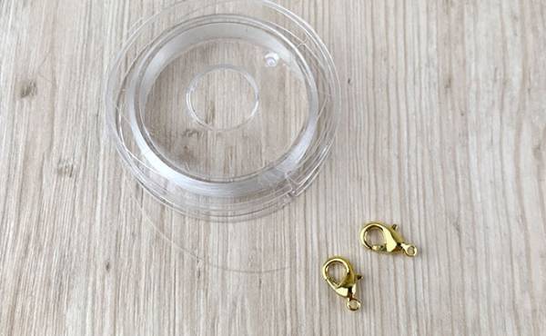 【100均】芸能人も愛用中！SNSで話題のマスクバンド＆チェーンとは？