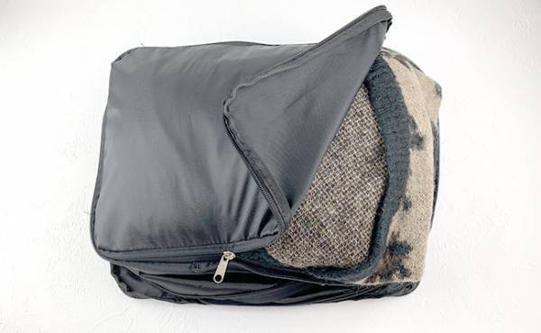 【ダイソー】スゴッ！空気を抜かずに閉めるだけで驚きの小ささに！収納にも使えると話題