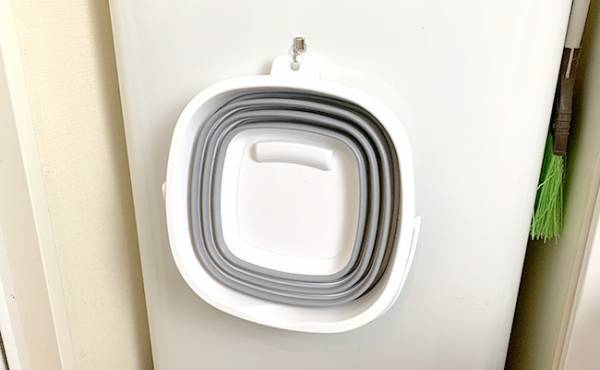 【100均】「これは便利」とSNSで話題！購入者続出の折りたためるラバーバケット活用法