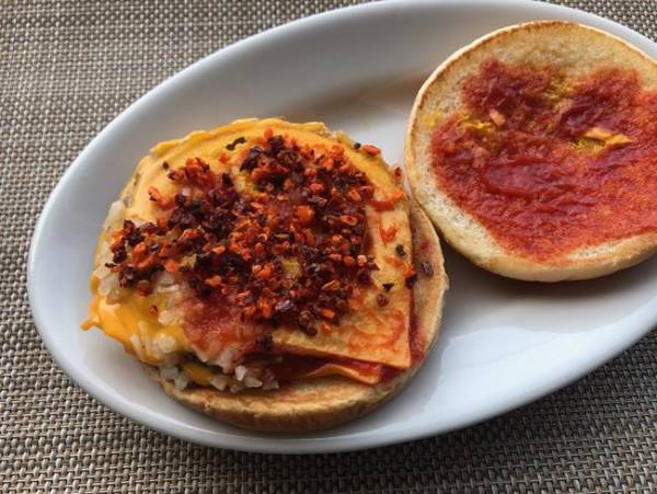 【業務スーパー】外国人にも大ウケ！万能調味料を世界のアレンジで実食