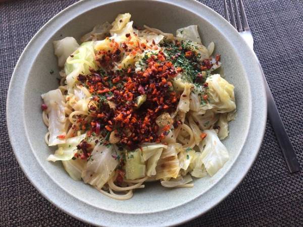 【業務スーパー】外国人にも大ウケ！万能調味料を世界のアレンジで実食