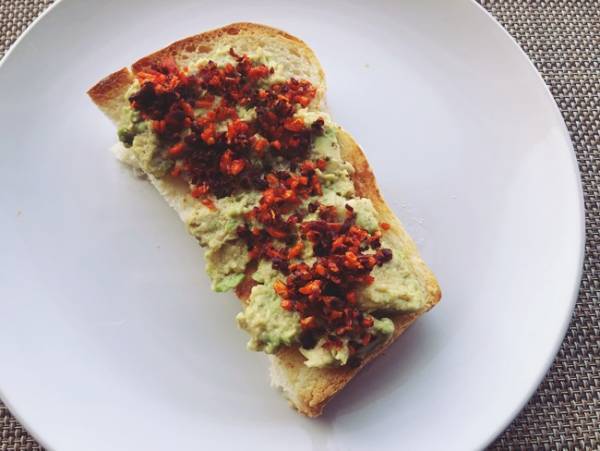 【業務スーパー】外国人にも大ウケ！万能調味料を世界のアレンジで実食