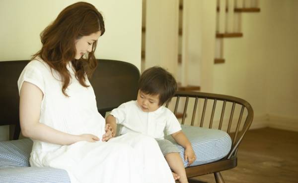 「あっちいって！」妊娠トラブルで余裕がなく、長男に当たってしまい…