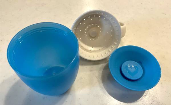 感動！！逆さにしてもこぼれない「ミラクルカップ」で、楽しくコップ飲みの練習ができた♪