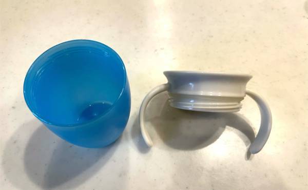 感動！！逆さにしてもこぼれない「ミラクルカップ」で、楽しくコップ飲みの練習ができた♪