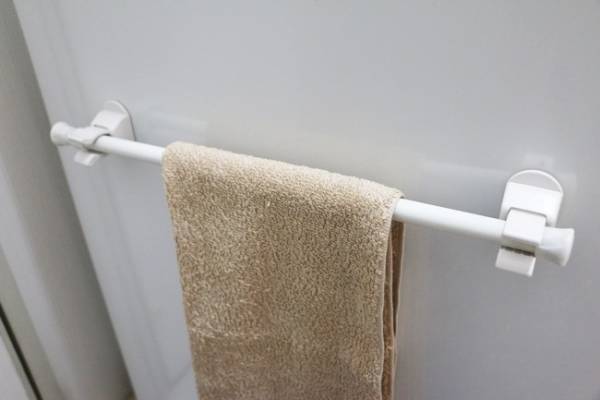 【ダイソー】「考えた人、神だわ…！」つっぱり棒×フックでできる収納アイデアまとめ