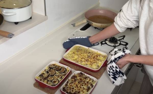 97万回再生！8人の子を育てるママがつくる家族ごはんがすごすぎて目が離せない件