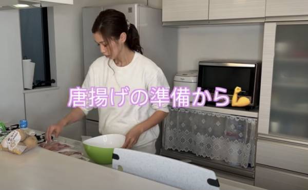 97万回再生！8人の子を育てるママがつくる家族ごはんがすごすぎて目が離せない件