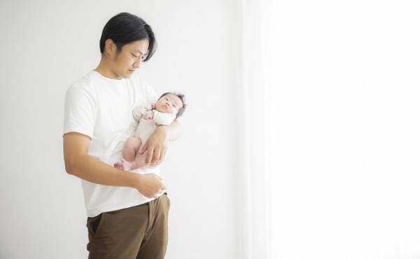 いよいよ4月から男性の育児休暇が変わる！？パパの産休もできるって本当？改正後のポイントは