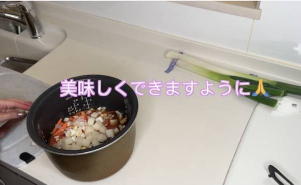 83万回再生！子どもが8人もいる大家族の「モリモリ夕食」がスゴすぎると話題に！炊飯器でまさかの料理も！