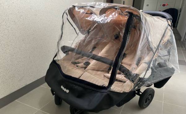 長女＆双子をつれて保育園まで！3児のママが買ってよかった「双子用ベビーカー」。選んだ決め手は…