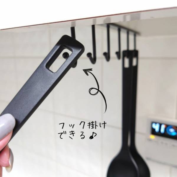 【100均】コスパ最強！1つで6つかけられる話題の戸棚下ツールフックがすごい！
