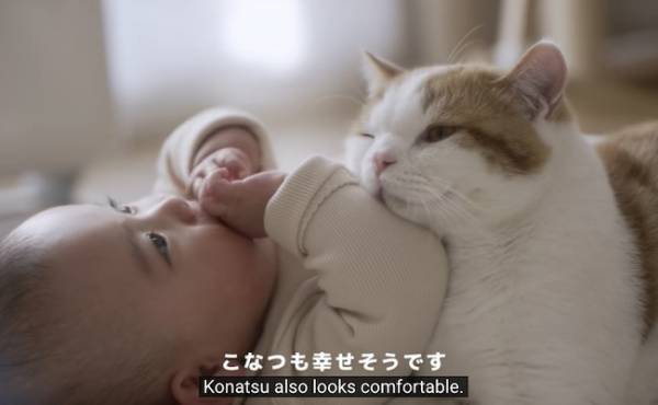 197万回再生！寝返りが止まらない赤ちゃん。赤ちゃん大好き♡な猫が、驚くべき行動に…！？