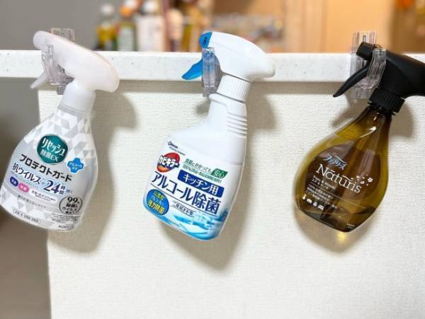 【100均】リピ買いアイテム間違いなし！？「かもいフック」の便利な使い方とは！？