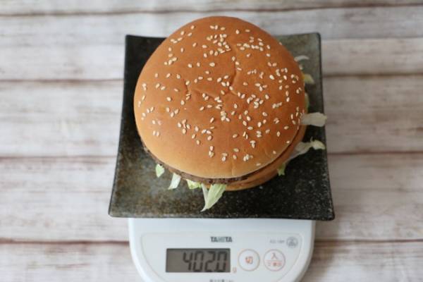 【マクドナルド】デカすぎて笑えるｗと話題の「ギガビッグマック」に挑戦！ハンバーガーと徹底比較