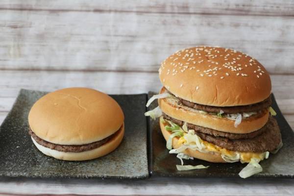 【マクドナルド】デカすぎて笑えるｗと話題の「ギガビッグマック」に挑戦！ハンバーガーと徹底比較