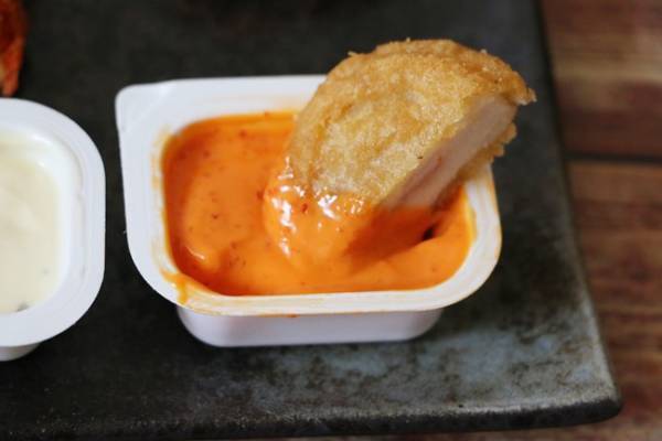 【マクドナルド】お得すぎる裏技！2つの新作ナゲットソースを両方試せる方法＆話題の激辛ナゲット