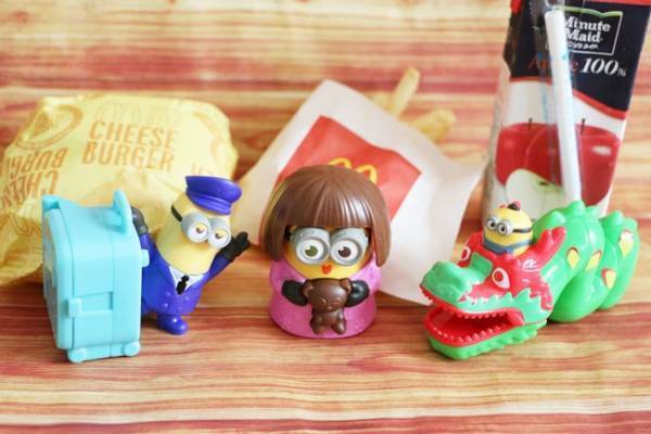 【マクドナルド】新作ミニオンを求めてハッピーセットを買う大人が続々！知ってお得な裏技3つも♡
