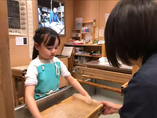 商店街や板前さんの出前講座も！まち全体が保育のフィールド「まちのてらこや保育園」の取り組みとは？