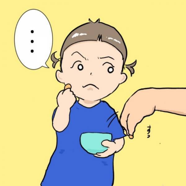 おやつを横から取る手に反応！娘の意思表示にパパが思ったことは…！？