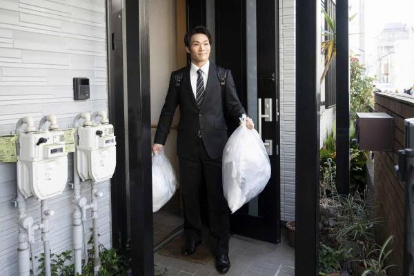 掃除にまつわる「名もなき家事」のリアル。夫よ、ゴミ出し日を把握して！夫とうまく分担するには…？