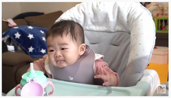 【神回】初めて「みかん」を食べた赤ちゃんの反応が衝撃的！約10万回再生されている胸キュン動画♡