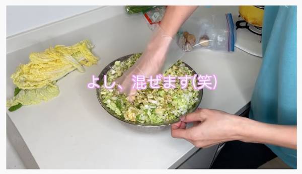 372万回再生！9人目妊娠報告＆210個の餃子と春巻きの大家族晩ごはんがスゴイ！【仲良し大家族】