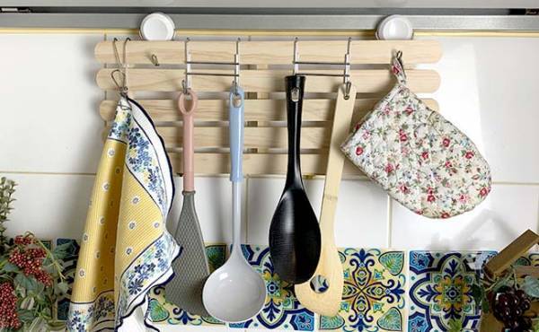 【100均】5分で簡単に棚が完成！？お手軽で超便利な「すのこ」アレンジ術まとめ