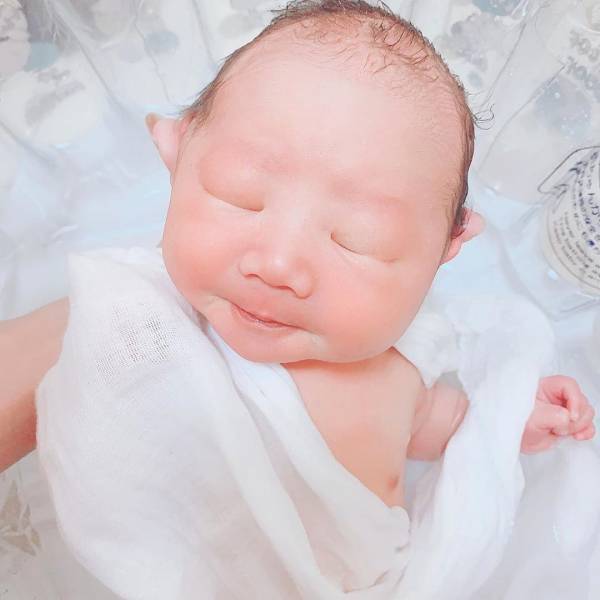 「今しか見られない貴重な表情！」気持ち良さげな顔がたまらん♡ 沐浴中の赤ちゃんの激かわ写真！