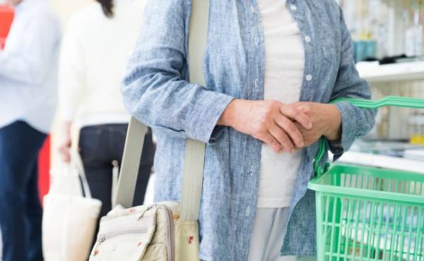 「ママがラクするのが流行ってるみたいだけど…」スーパーで遭遇した見知らぬおばさんの言葉に驚愕！？