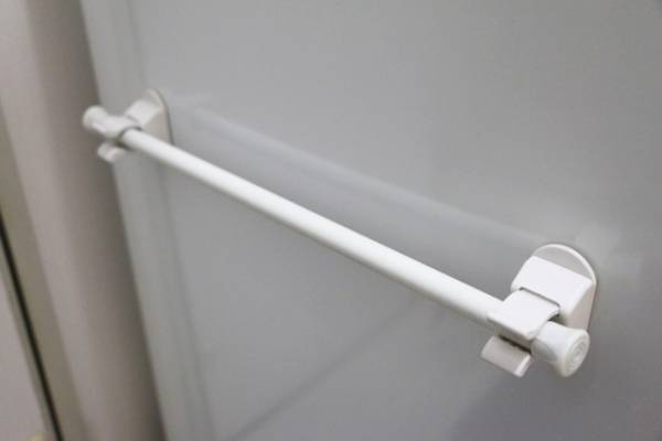 【100均】「考えた人、神だわ…！」つっぱり棒✕フックで簡単★収納アイデアまとめ【ダイソー】