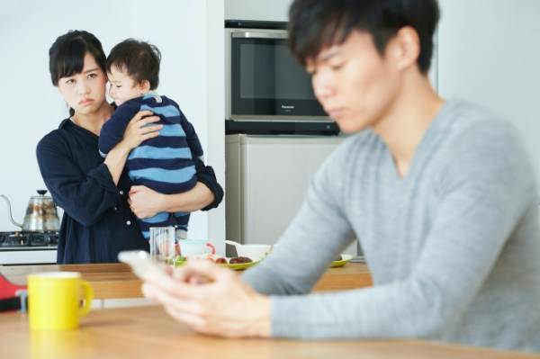 【実録】コーヒーおねだり在宅夫、帰宅は月数回の激務夫…「理解のない夫くん」にママたちの悲痛な叫び