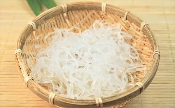 こんにゃくやしらたき、赤ちゃんはいつからOK？管理栄養士が答えます