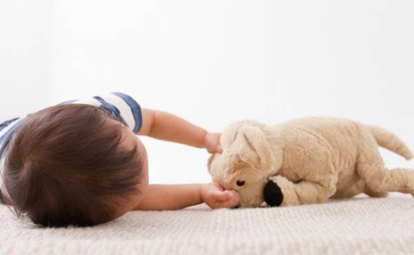 「ずっとしゃぶってる…」普段しない行動は長男からの「寂しい」のサイン？気付けなくてごめんね…