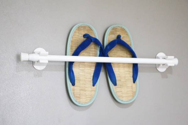 【100均】「考えた人、神だわ…！」つっぱり棒✕フックで簡単★収納アイデアまとめ【ダイソー】