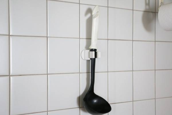 【100均】「考えた人、神だわ…！」つっぱり棒✕フックで簡単★収納アイデアまとめ【ダイソー】