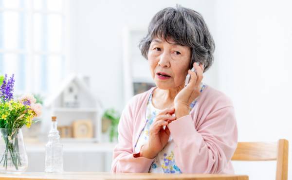 義母が母乳の出をチェック…！？里帰り中に毎日電話をかけてくる義母！子育て指南に疲れた私は！？