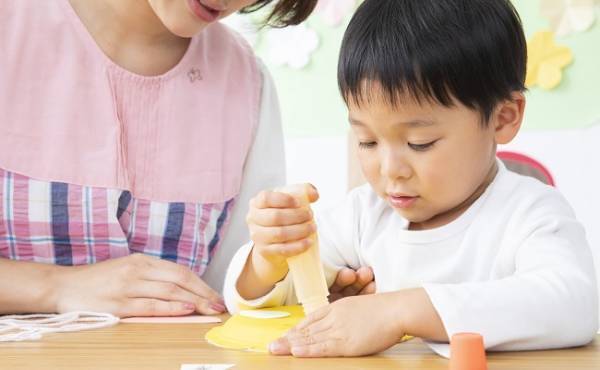 長男が友だちに叩かれた！迷った結果、幼稚園の先生に連絡帳で報告…→すると思いもよらない返答で！？