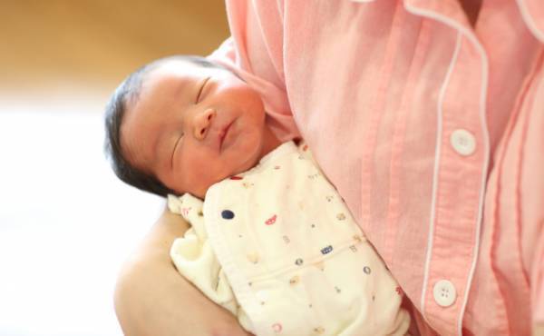 「すさまじい空腹感！」産後、食べるものがない…想定外の入院生活に準備不足で後悔した話【体験談】