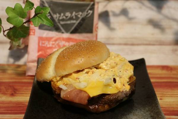 【マクドナルド】期間限定の新作が「ボリューム凄すぎ」と話題！無料でできるお得な裏技も♡