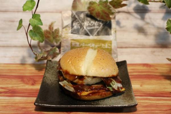 【マクドナルド】期間限定の新作が「ボリューム凄すぎ」と話題！無料でできるお得な裏技も♡