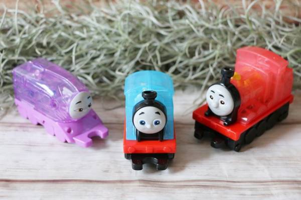 【マクドナルド】ハッピーセットの新作おもちゃがスゴイと話題！無料でできるお得なバーガー裏技も♡