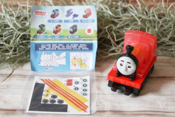 【マクドナルド】ハッピーセットの新作おもちゃがスゴイと話題！無料でできるお得なバーガー裏技も♡