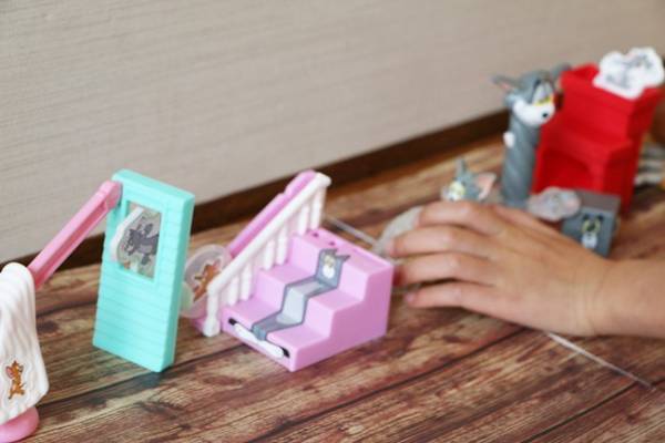 【マクドナルド】話題のハッピーセットおもちゃ「コンプ狙い」の大人買い続出！無料オーダー裏技も♪