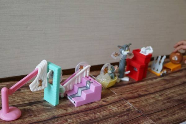 【マクドナルド】話題のハッピーセットおもちゃ「コンプ狙い」の大人買い続出！無料オーダー裏技も♪