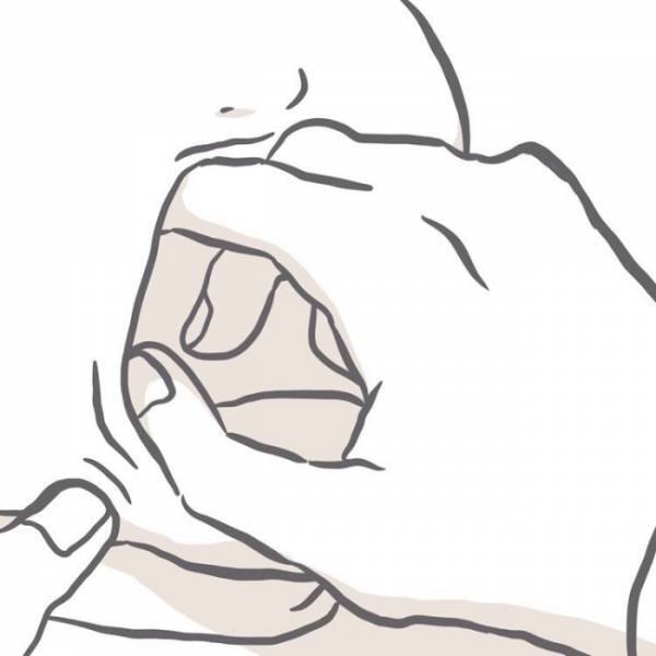 喉の奥に異物を発見！なんとか掴んだ母親だが、まさかの展開にまたもヒヤリ！？＜子どもの事故＞