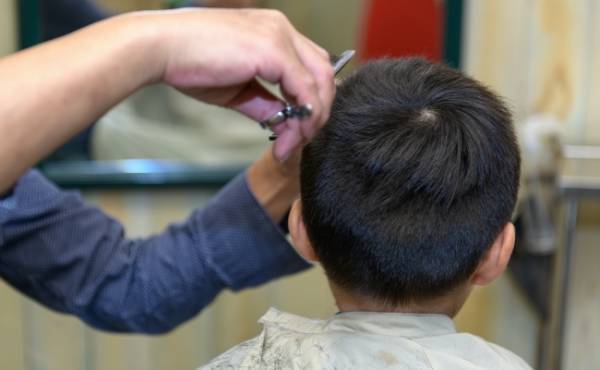 「短くしないで！」子どもの髪型にやたら口出しする両親…我慢の限界だった妻がとった強行策とは！？