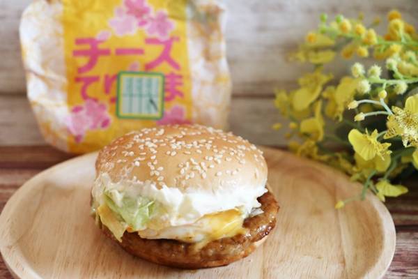 【マクドナルド】期間限定春の新作が超おいしいと話題！映えドリンクや無料でできる裏技も♡